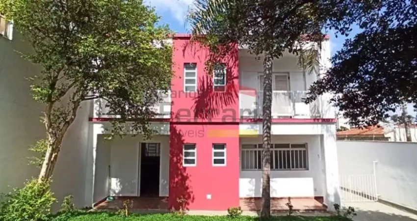CASA AMPLA PARA LOCAÇÃO EM EXCELENTE LOCALIZAÇÃO!