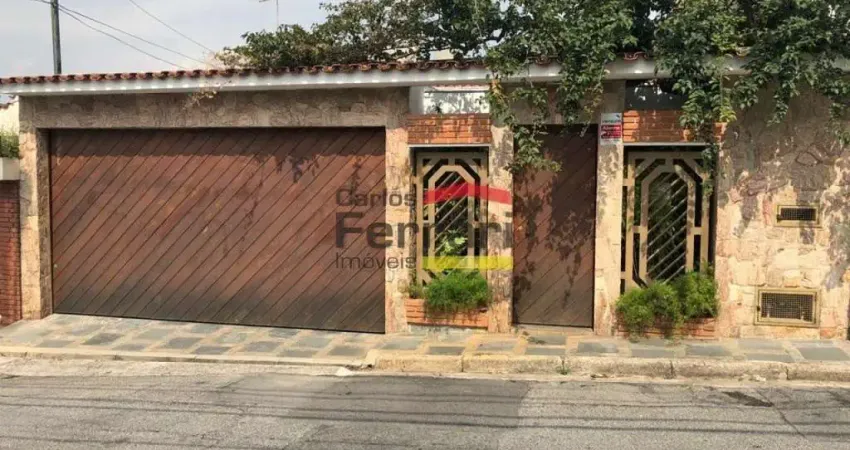 Casa ampla Santa Teresinha- 300m² - com frente para duas ruas tranquilas.