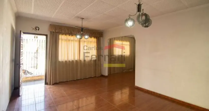 Casa Térrea no Jardim Tremembé com 3 dormitórios, quintal, garagem coberta com 2 vagas e portão aut.