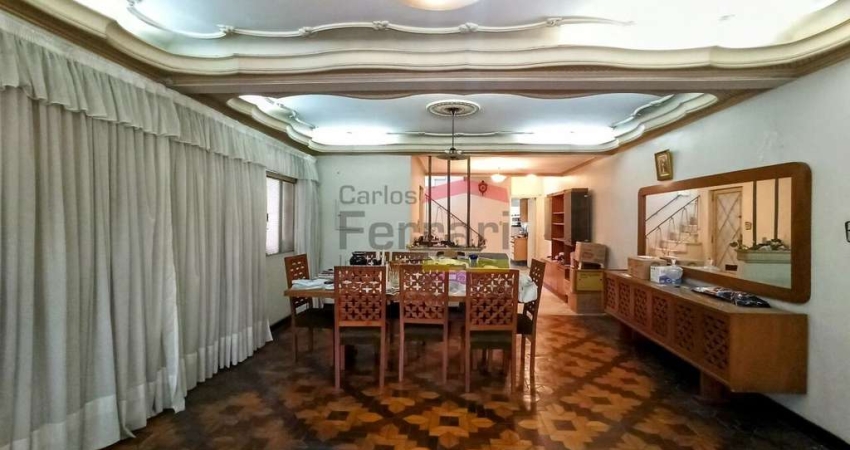 Sobrado espaçoso á venda na Água Fria, com grande potencial em localização privilegiada!