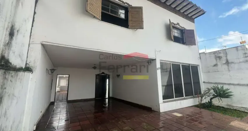 Amplo sobrado nas Palmas do Tremembe com 4 dormitórios, edícula, quintal, churrasqueira e 5 vagas.