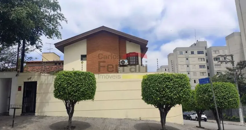 Sobrado no Barro Branco com 3 suítes e 5 vagas de garagem