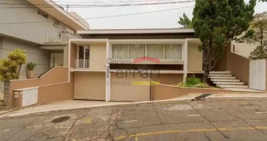 Excelente sobrado em condomínio fechado.