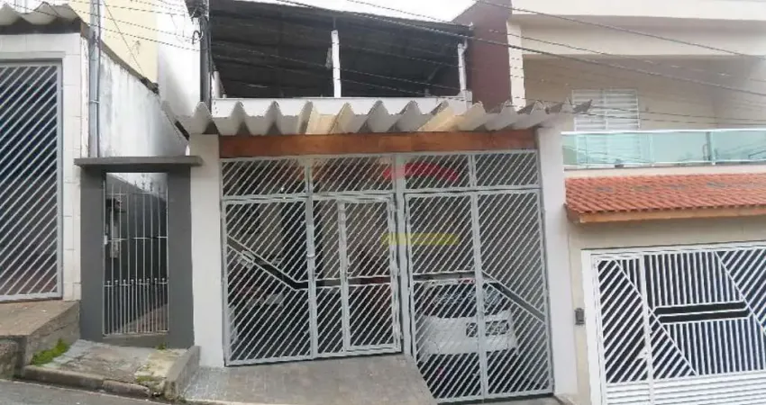 Casa térrea com 2 dormitórios e 2 vagas na região da Vila Ede