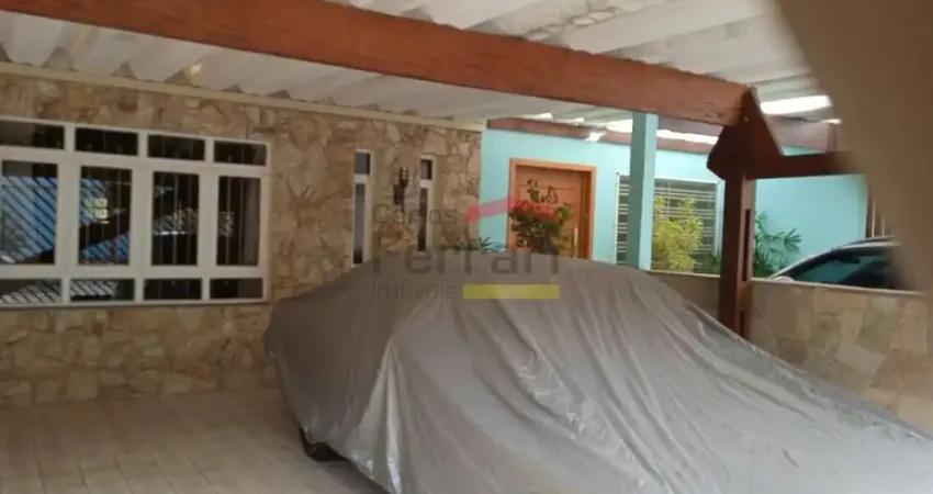 Sobrado, 247 metros, 4 dormitórios, 3 vagas de garagem, piscina, próximo metrô Parada Inglesa.