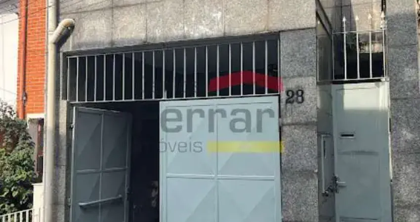 Sobrado em rua fechada particular com 3 dormitórios sendo uma suíte  ótima localização  vaga coberta