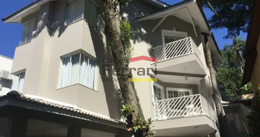 Casa de alto padrão à venda no barro branco, bairro residencial arborizado e região militar.