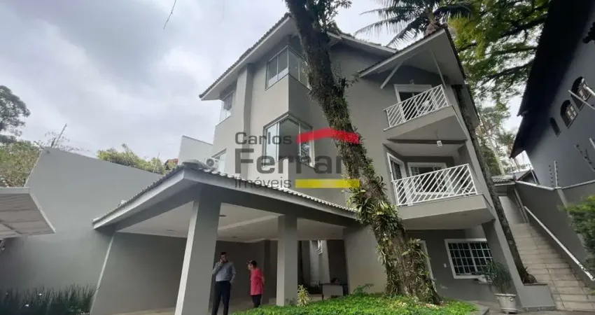 Casa de alto padrão à venda no barro branco, bairro residencial arborizado e região militar.