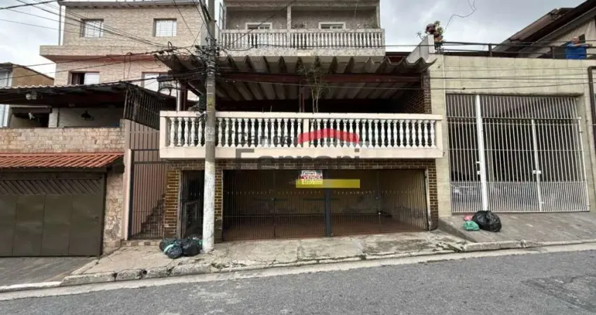 Apartamento amplo com 3 quartos, 2 suítes, sala 2 amb., cozinha, lavanderia e sacada.