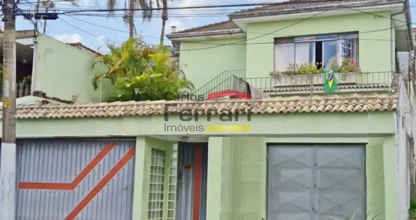 Casa térrea assobradada com 2 suites, 3 vagas e salão de festa