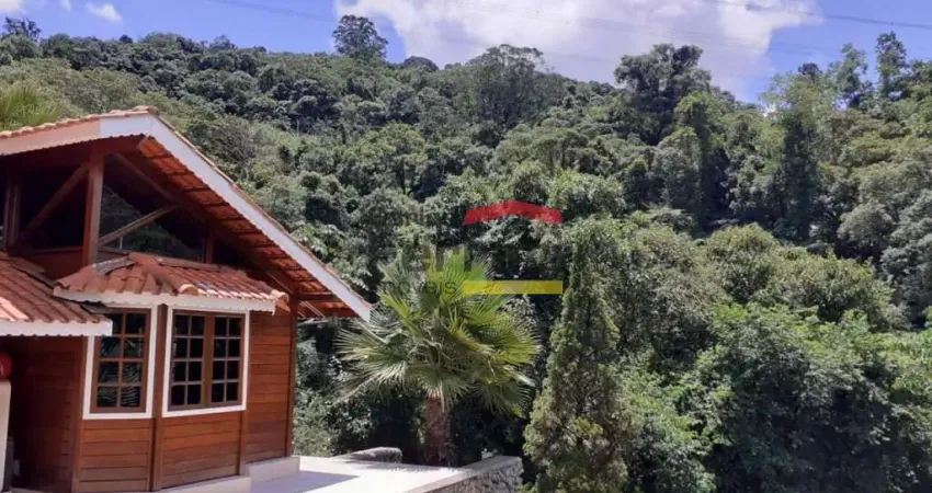 Chalé aconchegante em meio a Serra da Cantareira, no Condomínio Pq Suíça