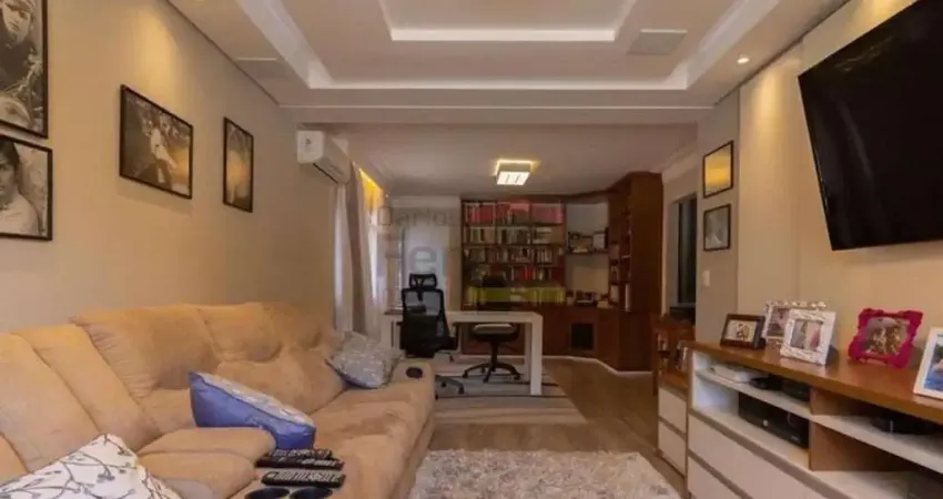 Localizada em rua tranquila, arborizada e fechada com portaria 24 horas.