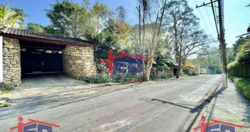 Casa com 5 quartos para alugar na Vila Santo Antônio, Cotia 