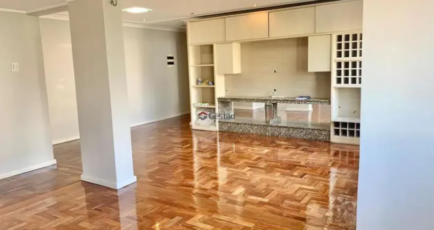 Belíssimo apartamento semimobiliado c/ 3 dormitórios no bairro centro