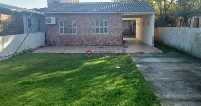 Casa ampla com pátio e anexo nos fundos Bairro Mathias Velho