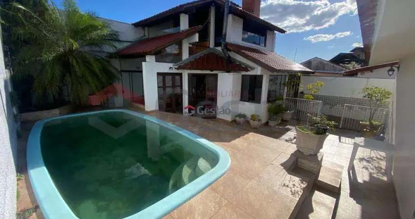Casa térrea de 4 dormitórios com piscina na Igara II