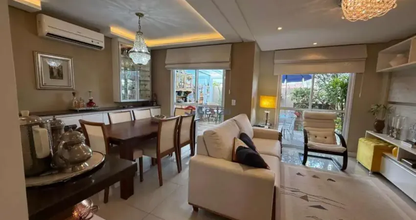 Casa lindíssima em condomínio fechado. mobiliada com toda infraestrutura. três dormitório sendo uma suíte.