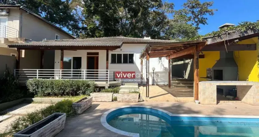 CASA TOTALMENTE TÉRREA! BAIRRO MUITO ARBORIZADO E TRANQUILO!!