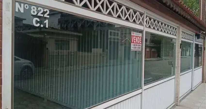 Casa baixa com garagem individual com  1 vaga - 3 dormitórios e 1 suíte - 75m² - localizada na rua dom pedro ii - vila nova - r$420.000 - só a vista.