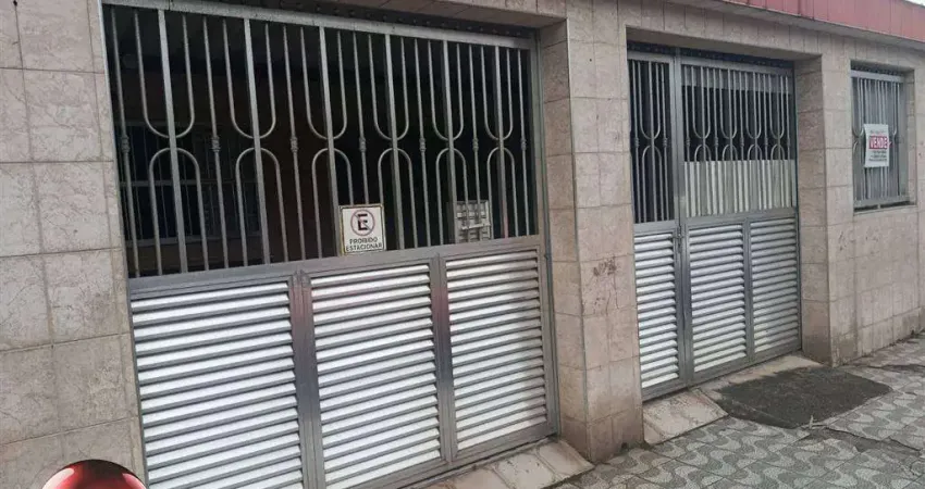 Casa isolada com 2 dormitórios + 2 casas nos fundos, cada casa com 1 dormitório - vila nova.