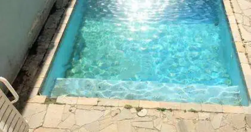Sobrado para Venda em Taboão da Serra, Jardim Monte Alegre, 5 dormitórios, 1 suíte, 4 banheiros, 5 vagas