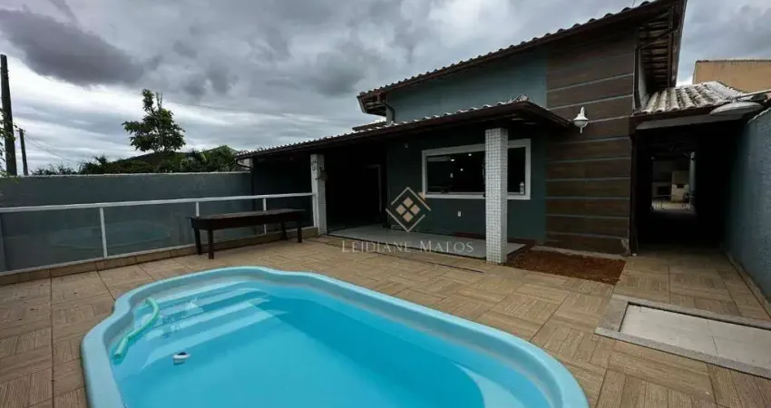 Casa com 3 dormitórios à venda no condomínio Solar dos Cantarinos, 120 m² por R$ 620.000 - São Matheus - São Pedro da Aldeia/RJ