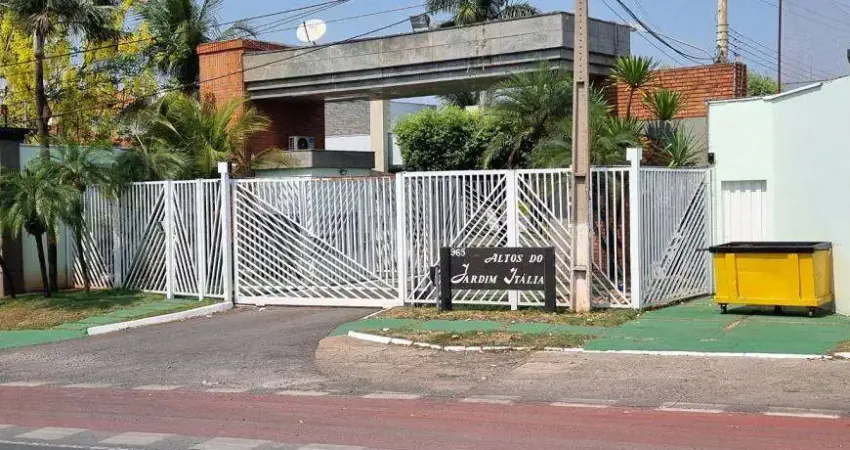Casa térrea em condomínio para venda tem 212 metros quadrados com 3 quartos