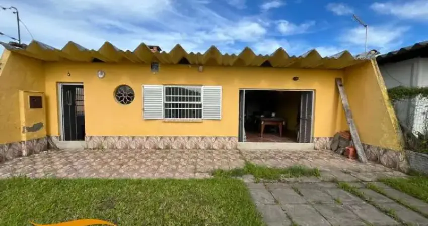 Ótima casa no centro!!!! com suíte e garagem fechada!!!! perto do mar!!!!