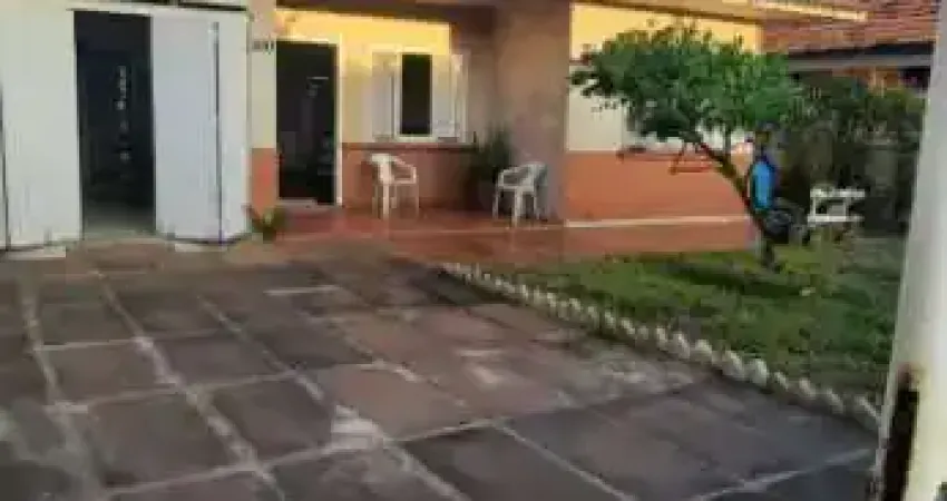 Excelente casa 50 metros do mar, localização privilegiada!