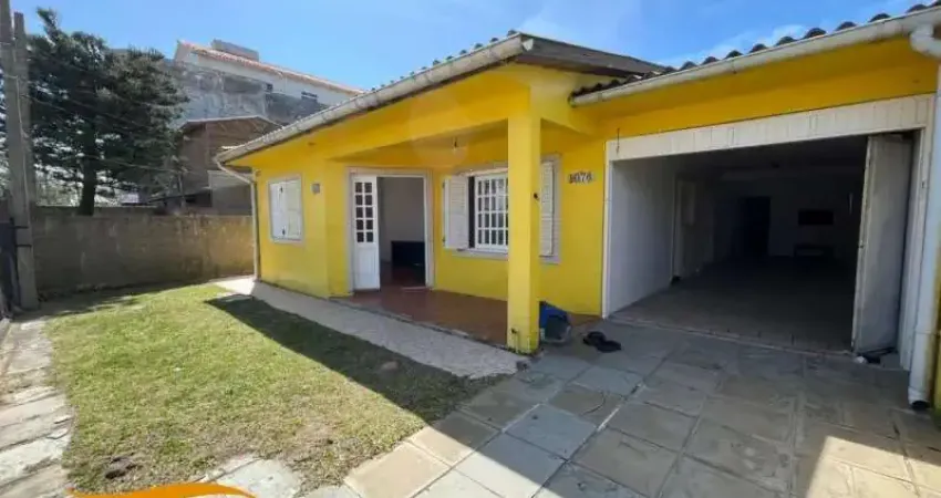 Linda casa!!!! muito espaçosa!!!! 05 dormitórios!!!! 50 mts do mar!!!!