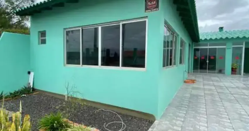 Excelente casa no coração da cidade! 100 metros da concha acústica e 50 metros do mar!