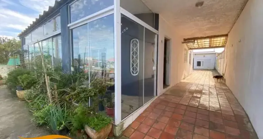 Maravilhosa residência na av. principal, 04 dormitórios com ótimo anexo.