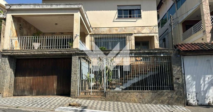 CASA COM TRES QUARTOS PROXIMA A AV. ENGENHEIRO CAETANO ÁLVARES