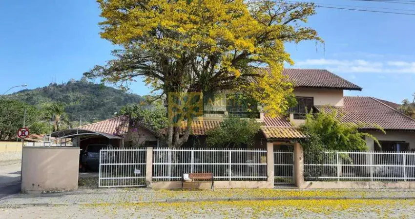 Casa com 4 quartos à venda na Rua Doutor Orlando Pereira, 222, Centro, Porto Belo