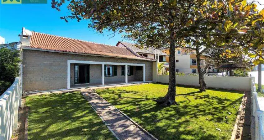 Casa com 3 quartos para alugar na Avenida Senador Atílio Fontana, 1168, Balneário Perequê, Porto Belo
