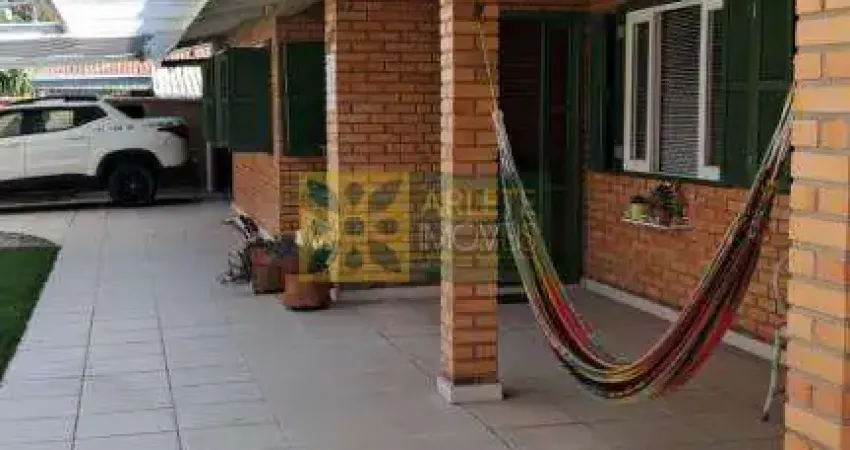 Casa com 3 quartos à venda na Rua Irineu José Moreira, 374, Centro, Porto Belo