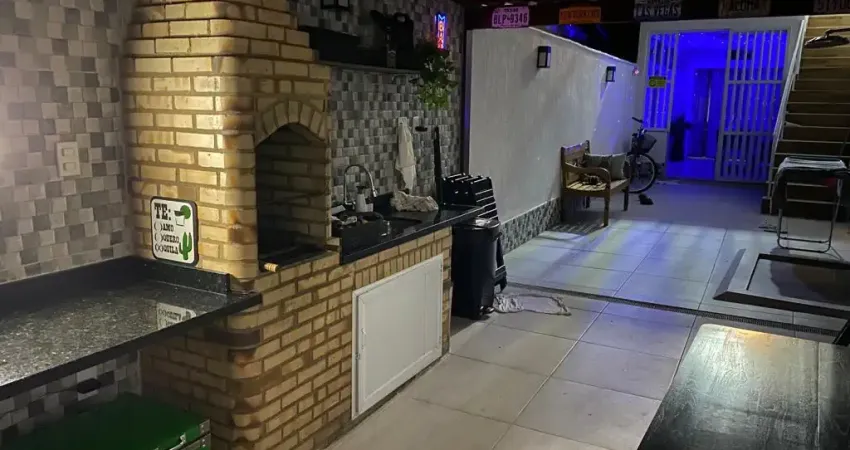 Alugo ótima casa totalmente mobiliada com 2 dormitórios na cidade praiana em rio das ostras