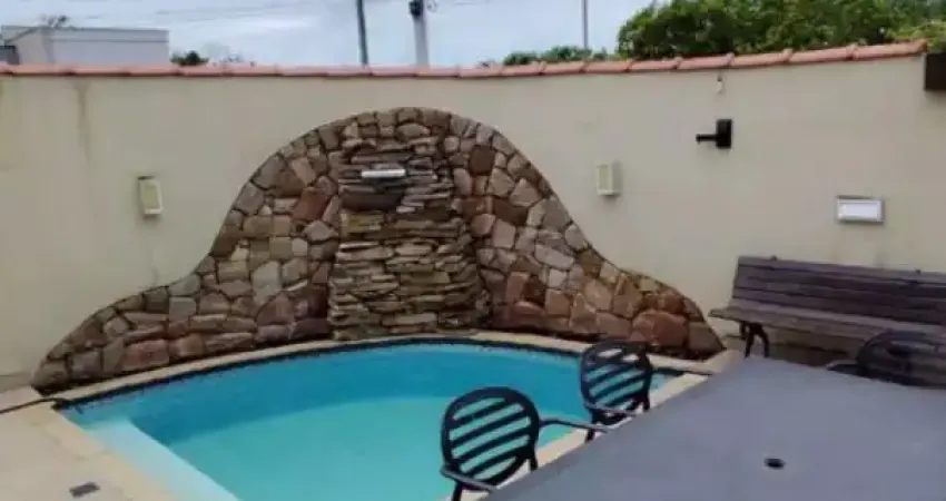 Vendo maravilhosa casa com 3 dormitórios e piscina no residencial em rio das ostras