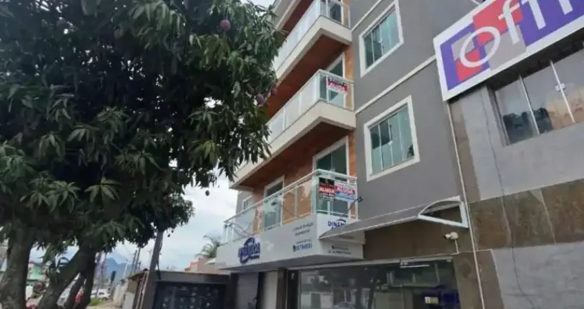 Alugo ótimo apartamento com 3 dormitórios no village em rio das ostras