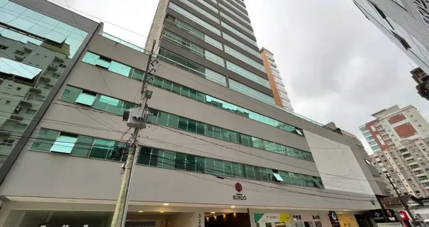 Apartamento com 3 quartos à venda na Rua 254 A, 320, Meia Praia, Itapema