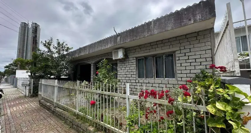 Casa com 3 quartos à venda na Rua Maria Joaquina Corrêa, 85, Barra, Balneário Camboriú