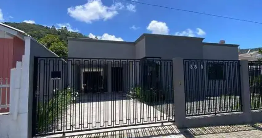 Casa com 3 quartos à venda na Rua 806, 850, Alto São Bento, Itapema
