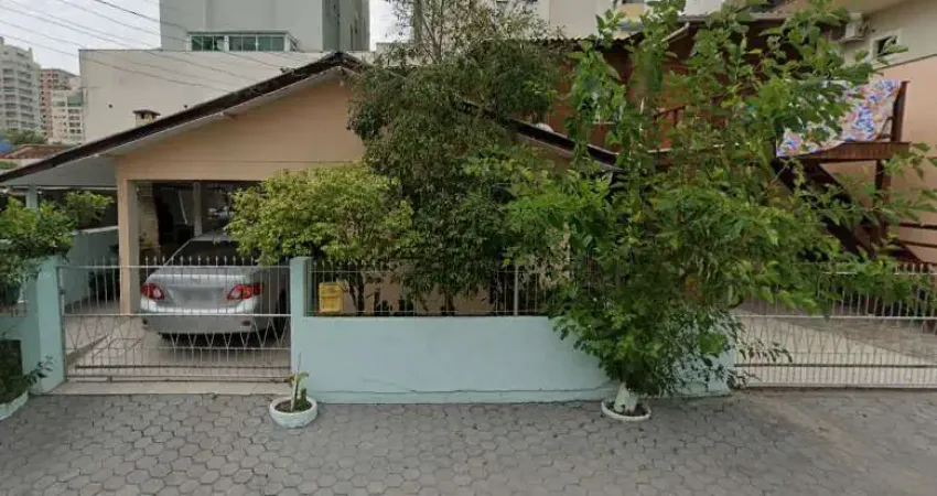 Casa com 2 quartos à venda na Rua 290, 395, Meia Praia, Itapema