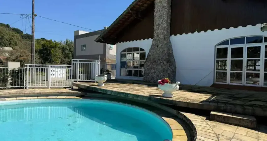 Casa com 3 quartos à venda na Rua Nena Trevisan, 7, Centro, Porto Belo