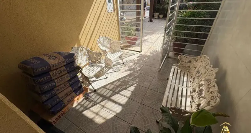 Casa com 3 quartos à venda na Rua Monte Santo, Carlos Prates, Belo Horizonte