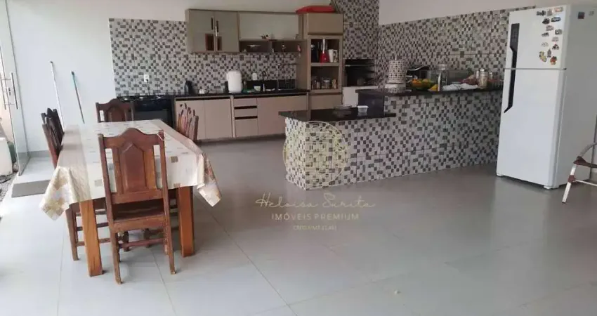 VENDO EXCELENTE CASA EM CHAPADA DOS GUIMARÃES