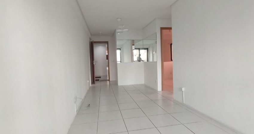 Apartamento 2 quartos no Espinheiro com Varanda Excelente Localização