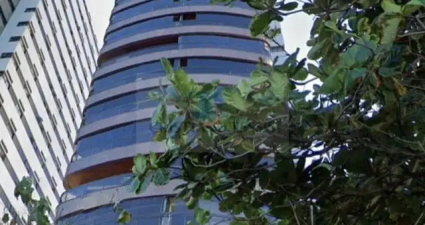 Apartamento na beira mar 4 quartos, 3 suítes com vista privilegiada para o mar.