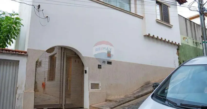 Casa com 3 quartos à venda na Rua Marechal Deodoro da Fonseca, 29, Centro, Nova Lima