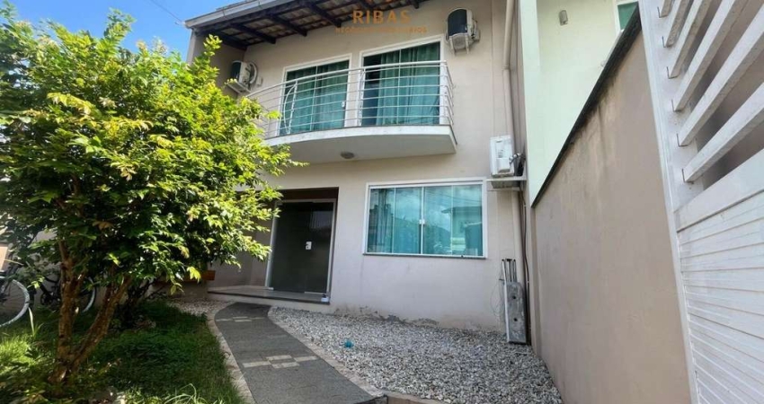 Casa geminada triplex no bairro Rau